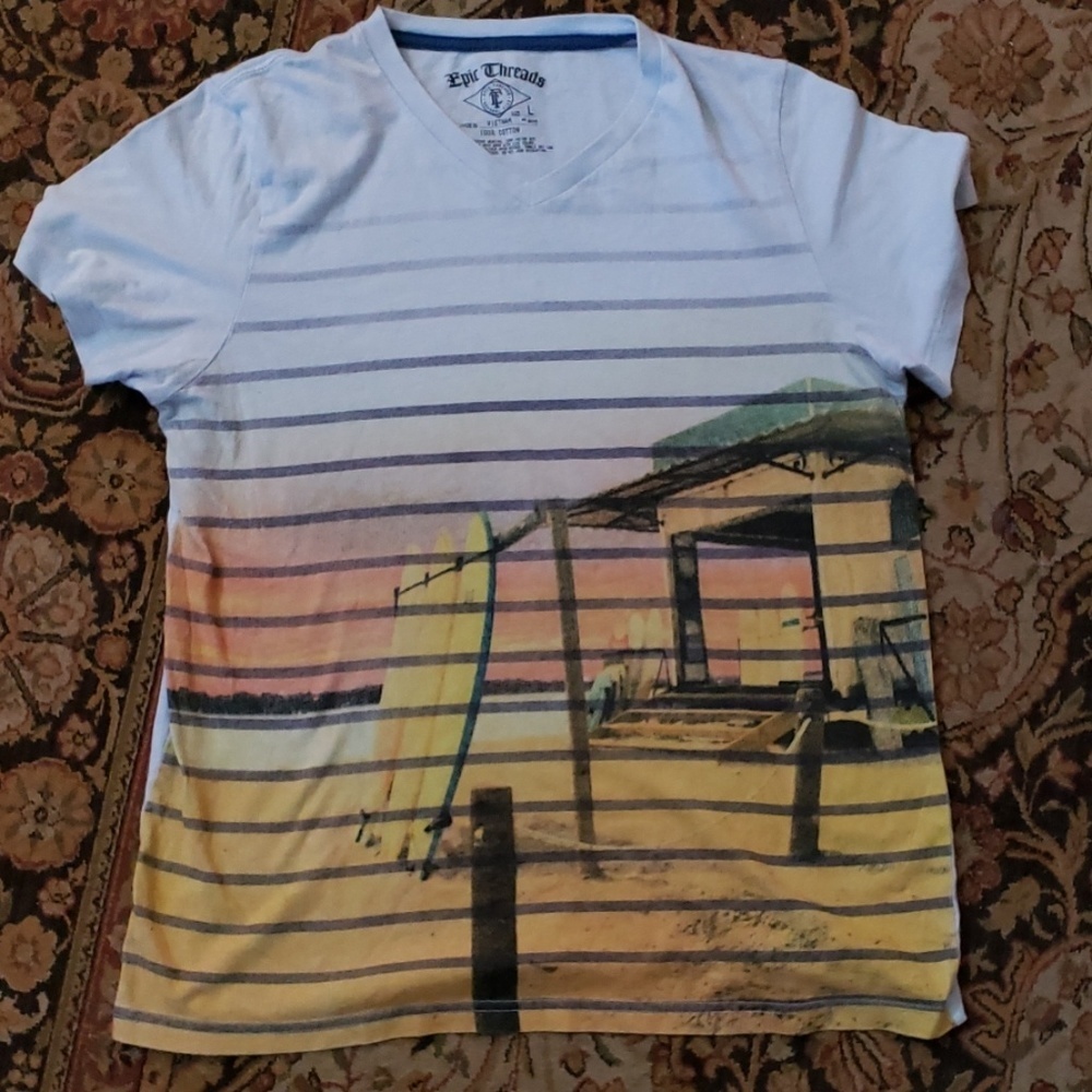 Epic Threads v-neck surf shack graphic tee large